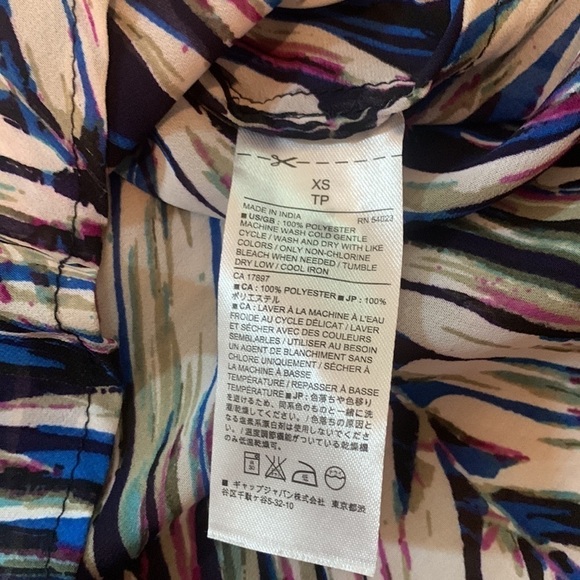 BANANA Republic 3/4 Bell Sleeve Semi Sheer Leaf Pattern Tunic Blouse Women’s XS - Picture 16 of 16